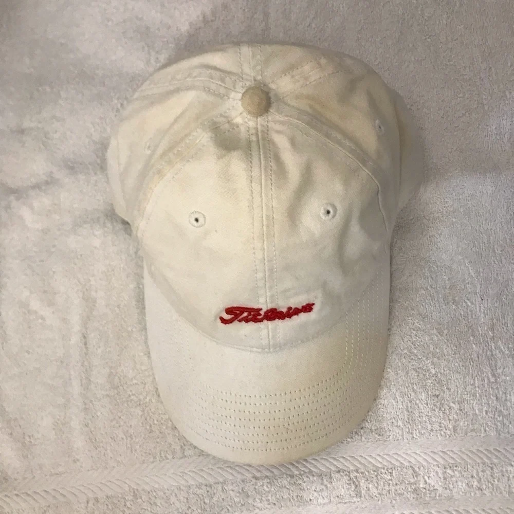Titleist b1		cap	titleist	c	genderless	adjustable strap